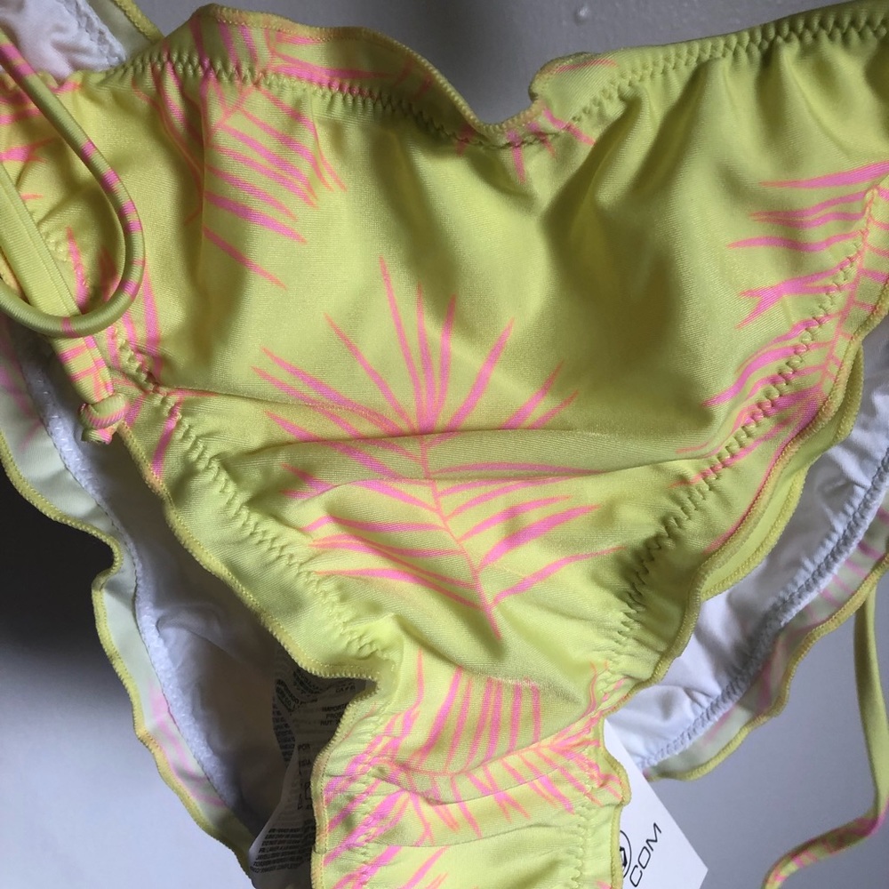 Volcom bikini - Picture 7 of 8